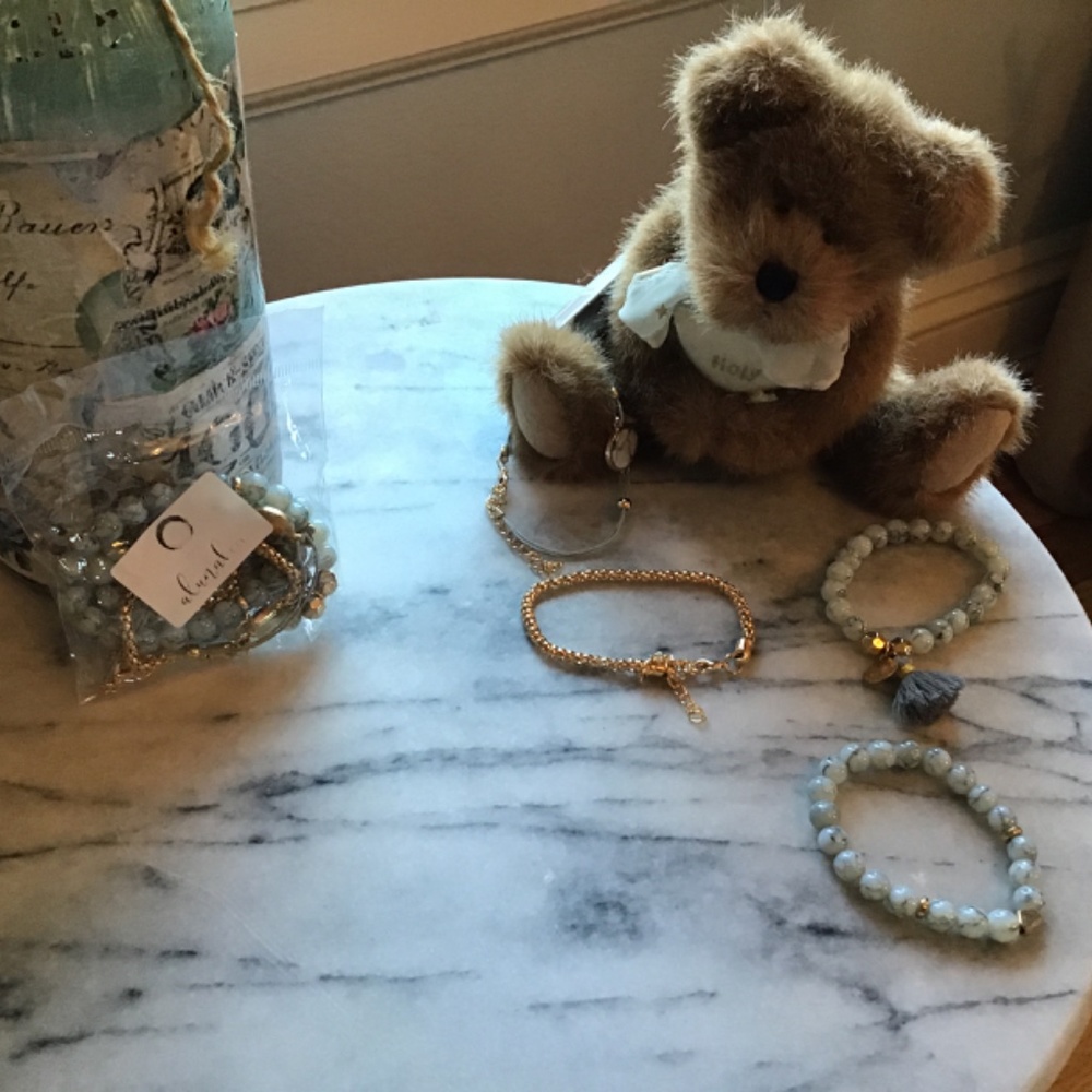 Boutique Howlite set of 4 beaded bracelets in goldtone with tassel accent NWT - Picture 8 of 9